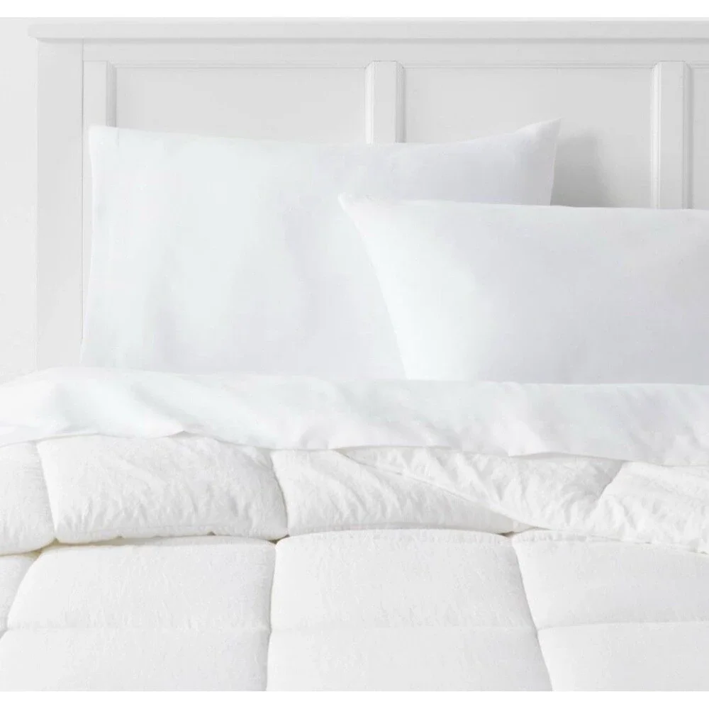Room Essentials All Season Down Alternative Machine Washable Queen Comforter